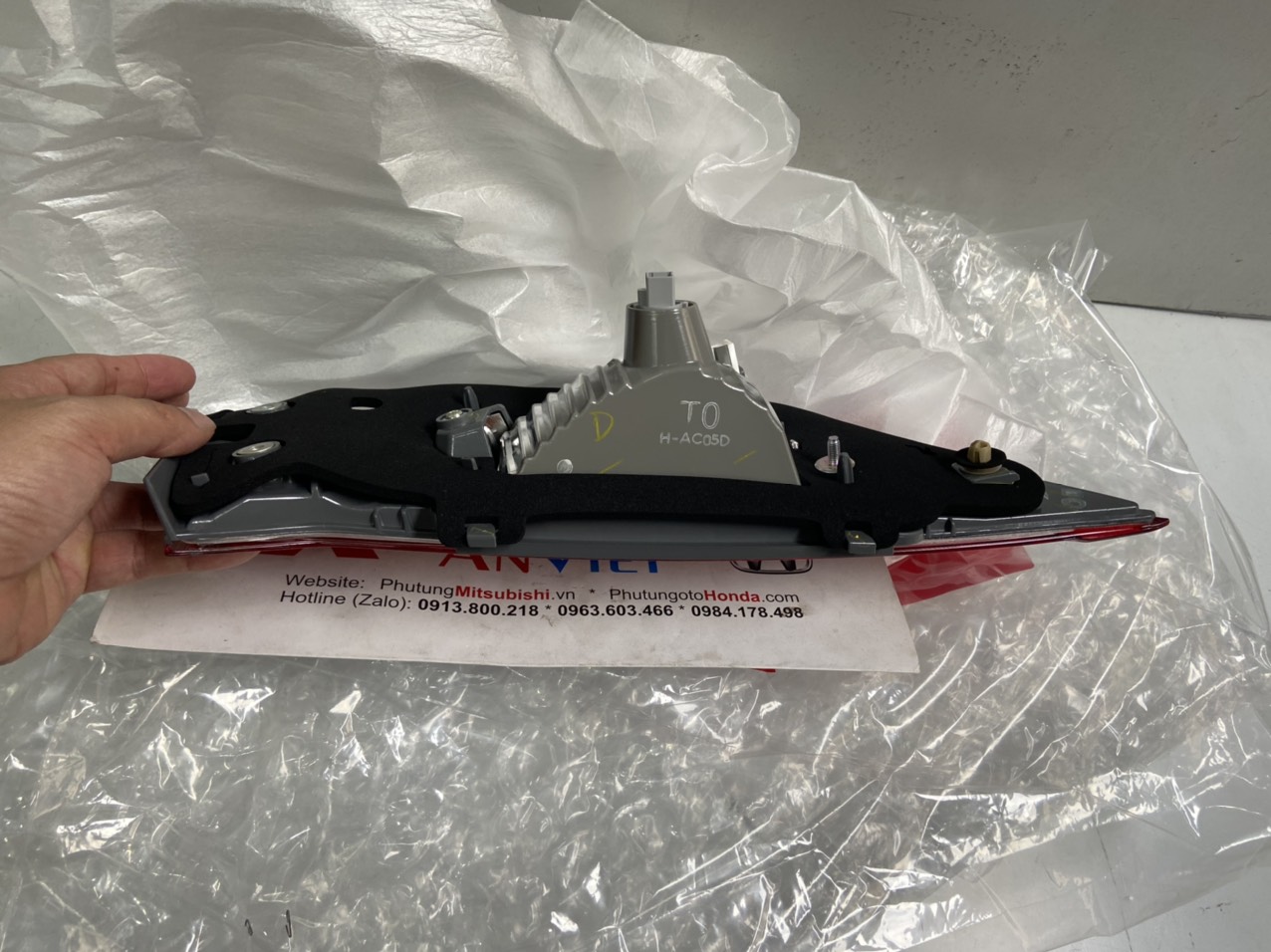 Đèn hậu trên cốp xe Honda CRV 2017-2020